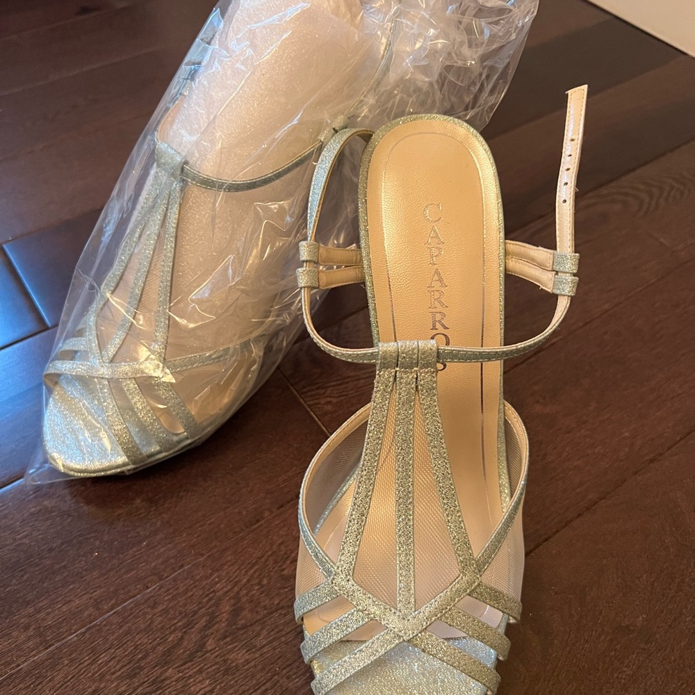 Caparros Women's Strappy aqua Heels